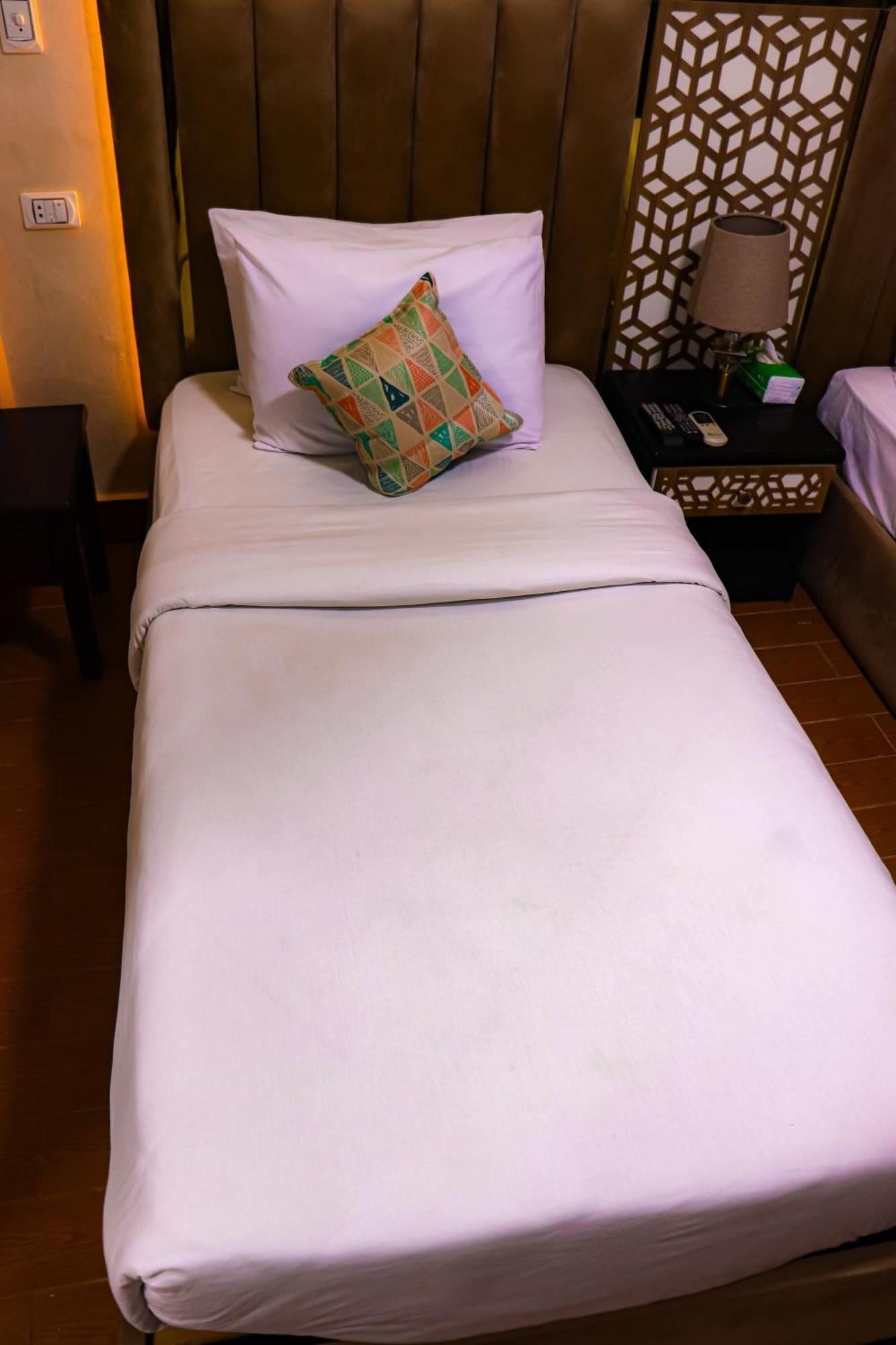 Golden Pyramids Inn Kafret el-Gabal المظهر الخارجي الصورة